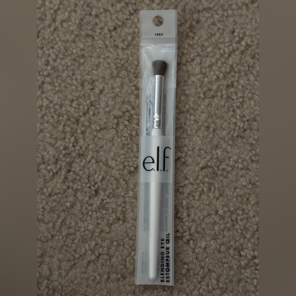 NEW E.L.F. BLENDING EYE BRUSH #1803 White Small